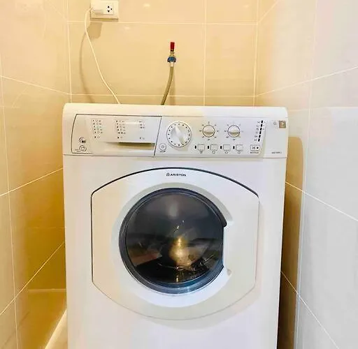 One Uptown 2-bed 1br W/xbox, Netflix In Bgc Manila
